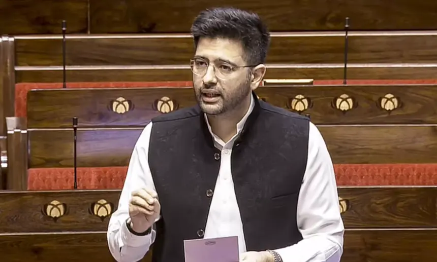 “तुम डर गए हो राघव…” बनाम “खामोश करवाया गया हूँ”